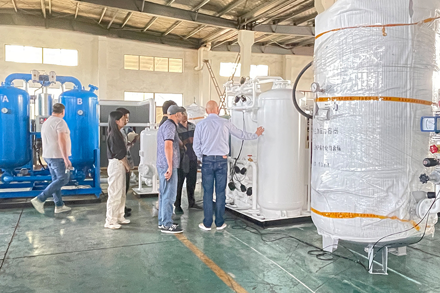 Ruski kupci posjećuju našu tvornicu kako bi procijenili izvrsnu kvalitetu generatora dušika